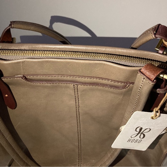 HOBO Barrow Ash Shoulder Bag - Picture 4 of 9
